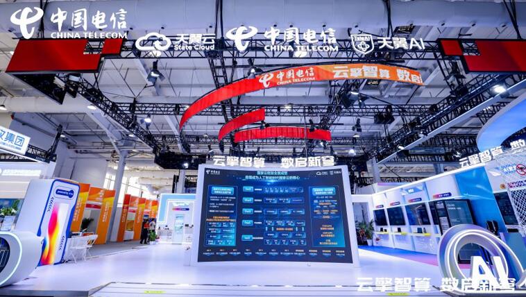 从 “纸上蓝图” 到 “实景画卷”:2025服贸会首日，中国电信AI“黑科技”亮相首钢园！