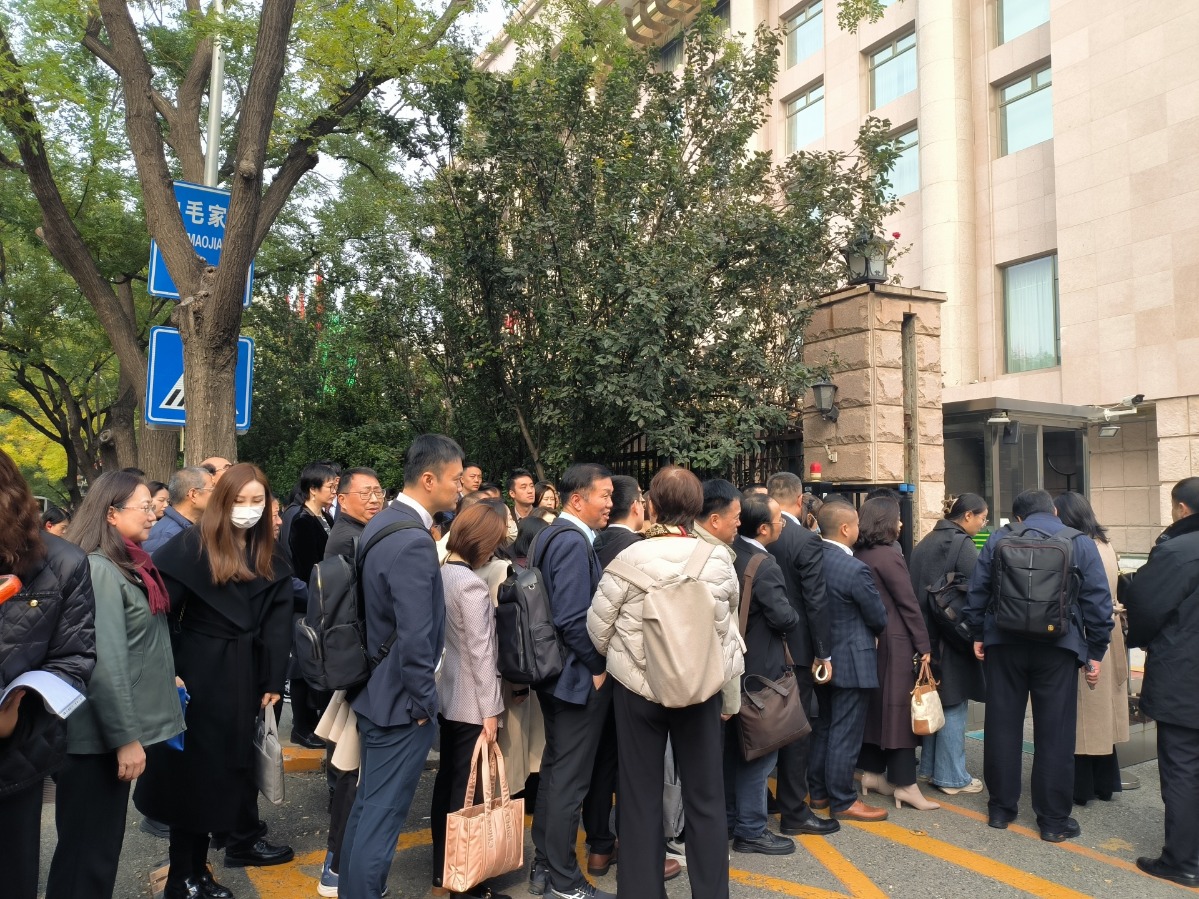 现场直击 | 2025年国家医保谈判首日 有企业代表称价格“挺紧的”