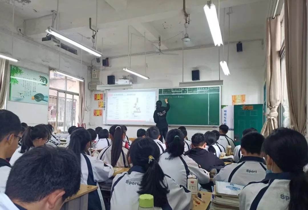 江西上饶初中生物教师郑忆晴因病去世，年仅35岁